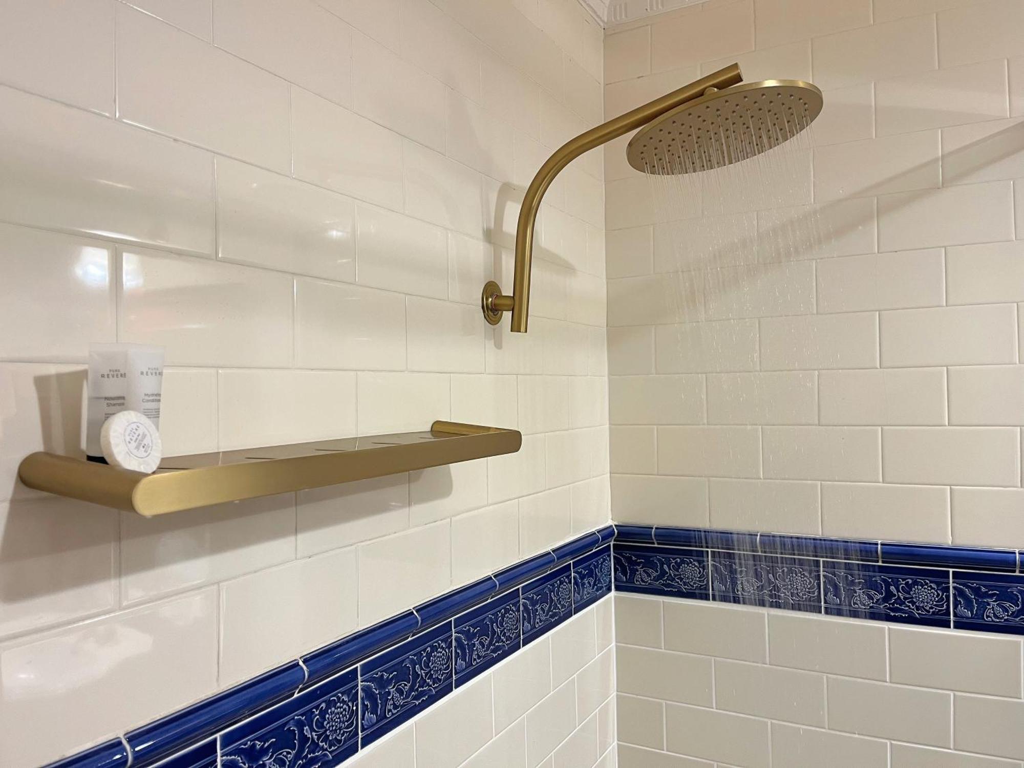 Victoria House Motor 4*